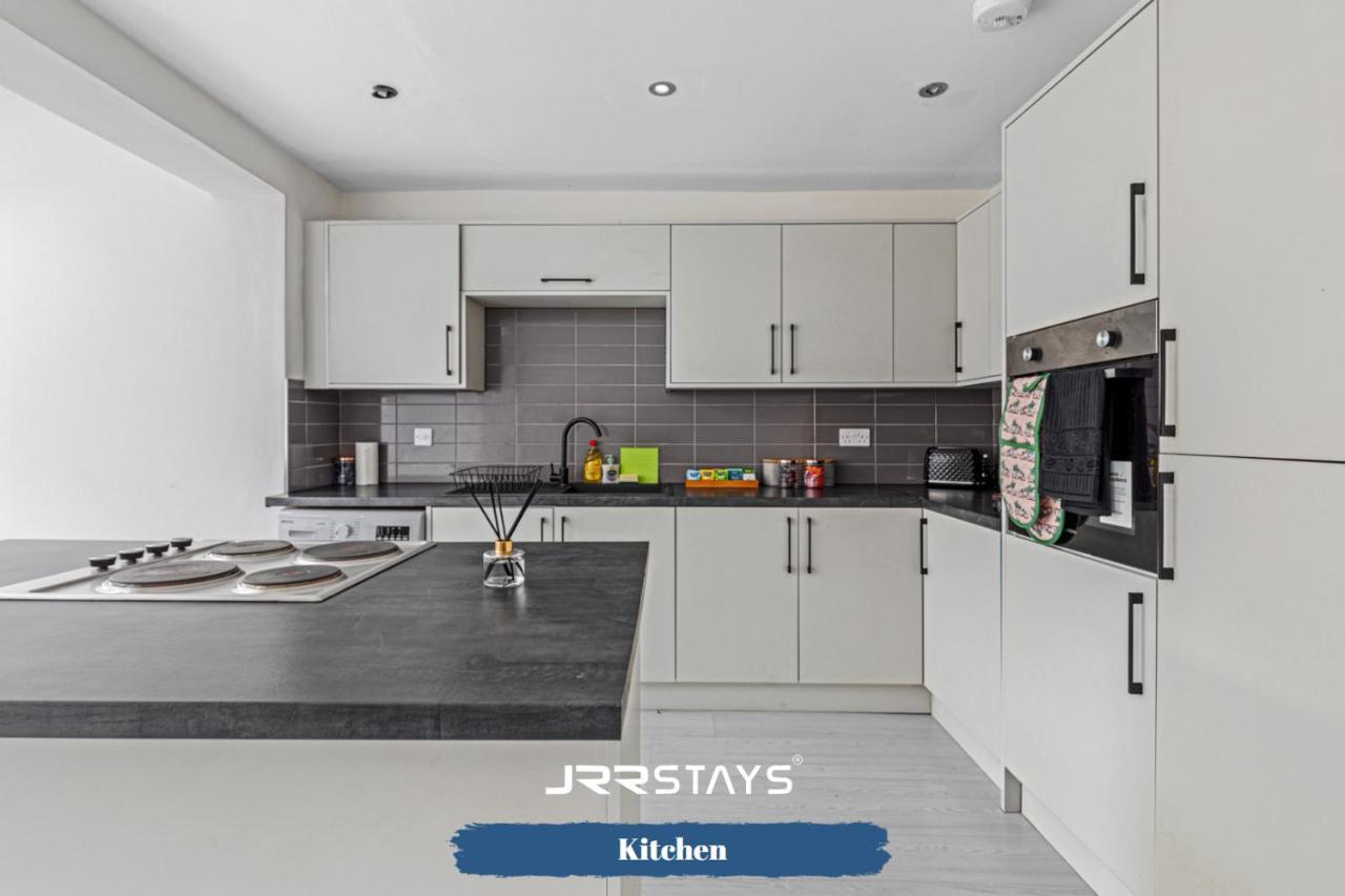 Tipton 3 Bedroom House Garden Sleeps 7 - Jrr Stays Coseley Esterno foto