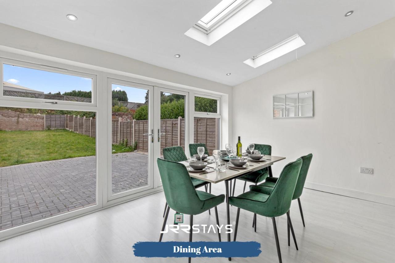 Tipton 3 Bedroom House Garden Sleeps 7 - Jrr Stays Coseley Esterno foto