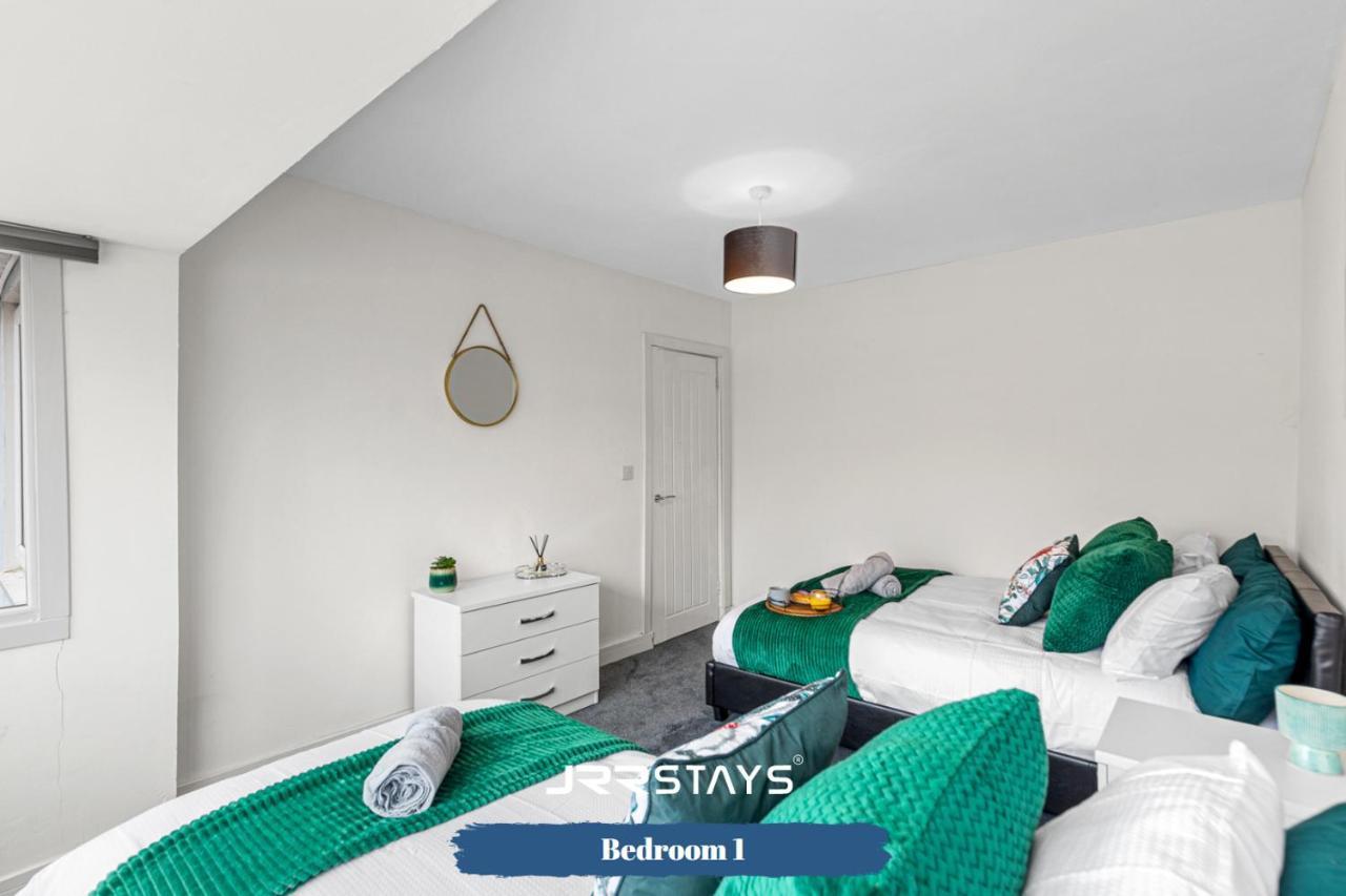 Tipton 3 Bedroom House Garden Sleeps 7 - Jrr Stays Coseley Esterno foto