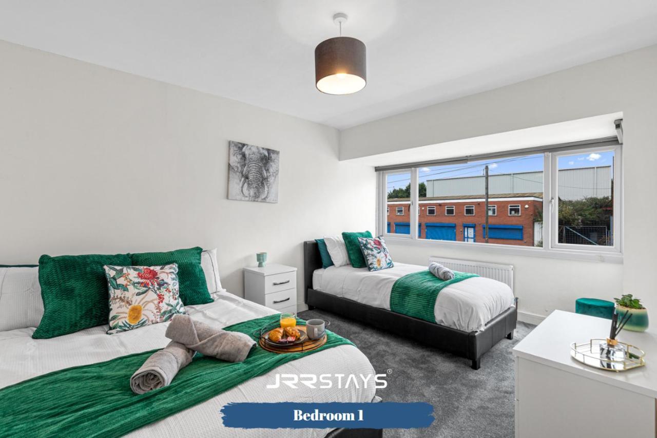 Tipton 3 Bedroom House Garden Sleeps 7 - Jrr Stays Coseley Esterno foto